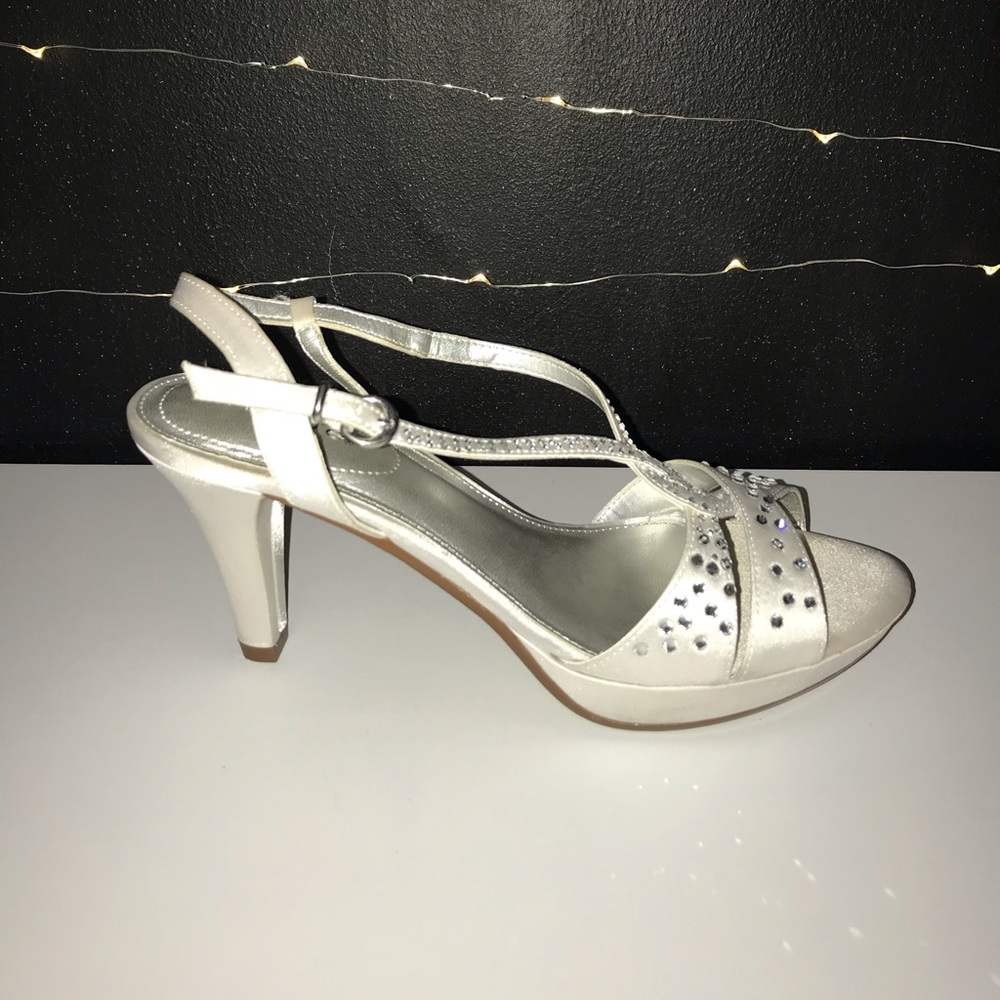 Maripé “Brianna” Women’s embellished heels